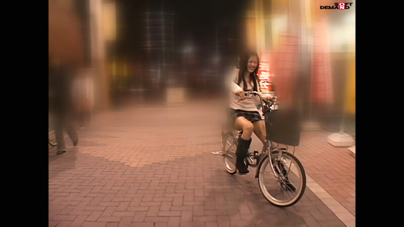 【セール】 【AIリマスター】これが限界ギリギリ露出街中潮吹き アクメ自転車がイクッ！！ アクメ第4形態 018