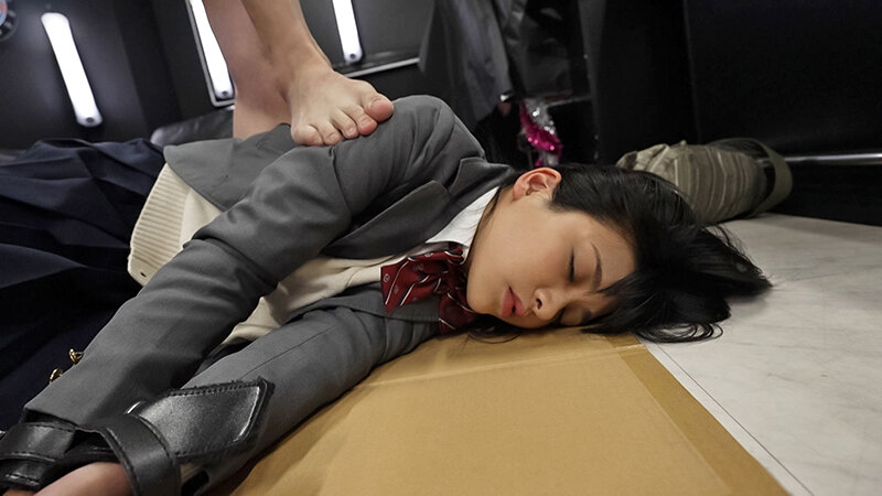 アジア美少女を監禁喉ボコ開発 4本の肉棒に貫かれ精子と唾液と涙でゴボゴボ喉奥ピストン地獄!精神崩壊!白目ひん剥き!狂人喉奥イラマチオ 喉ボコ美少女いくら 海野いくら 001