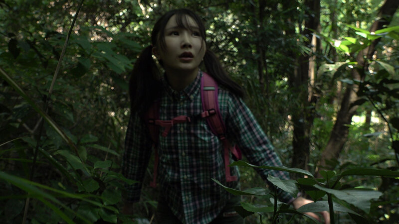 【50％OFFキャンペーン第4弾】 欲望の森 まいごの全裸少女を森で見つけて性欲が抑えられない 由良かな 001
