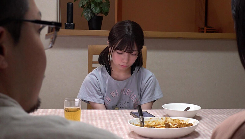 【準新作】 強●回避かくれんぼ お父さんとお義母さんが居ない間に、知らないおじさん達がやってきました。怖かったので、逃げました。押し入れにも隠れました。でも、捕まってしまいました…。 日向由奈 002