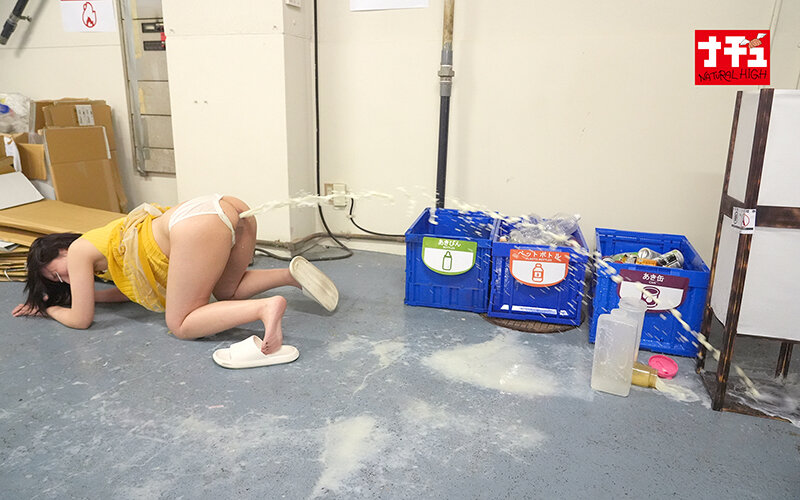 同じマンションに住む無防備な透けパン美尻女に浣腸をぶち込んだら我慢できず着衣噴射2 007