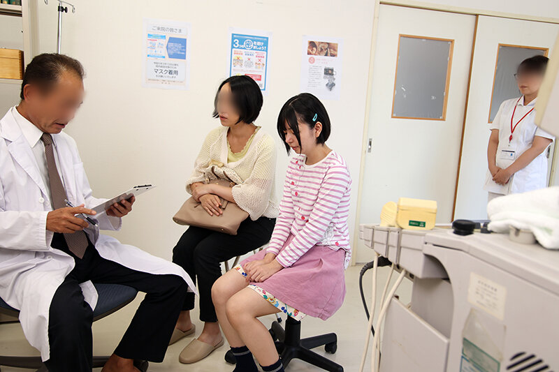 【50%OFFキャンペーン第3弾】 ‘絶対に感じてはいけない状況で…’未成熟な膣内を大きな指でドリルのようにかき回され強●開発されたチビっこひよこ女子 015