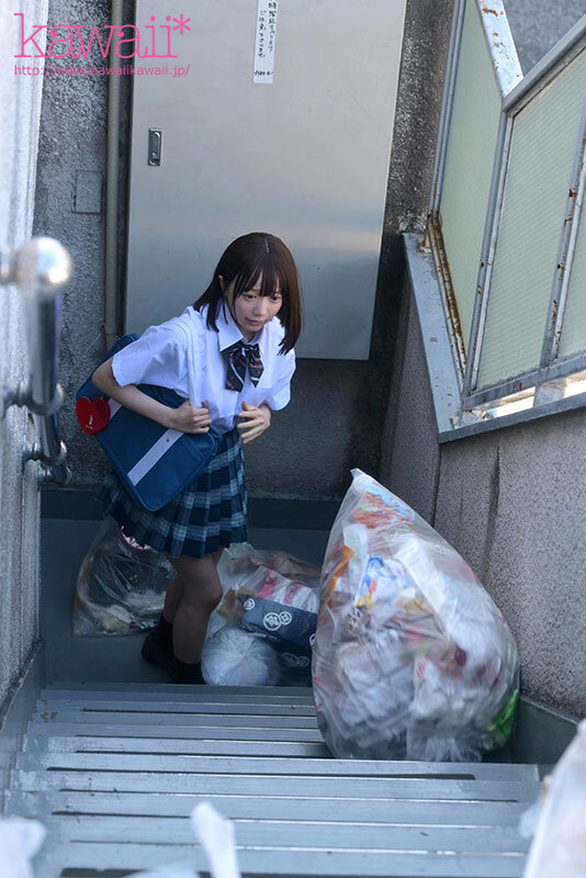 隣人のゴミ部屋で異臭巨漢おやじに監禁調教...抜かずの連撃中出し種付けプレス43発で孕まされた制服女子の末路… 日向由奈 008