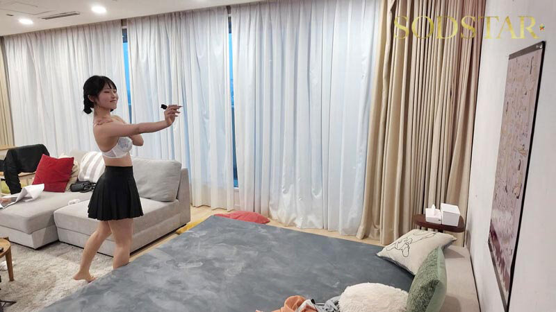 新川空と初対面のイケメン男を2人きりの部屋に置いてきた ヤリたくなったらいつでもOK!赤面イチャイチャセックスを24時間モニタリング 新川空 005