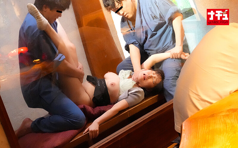 居酒屋串刺し理解らせ。 個室でイチャつく巨乳女を潰れた彼氏の前で代わる代わる連続中出し 005